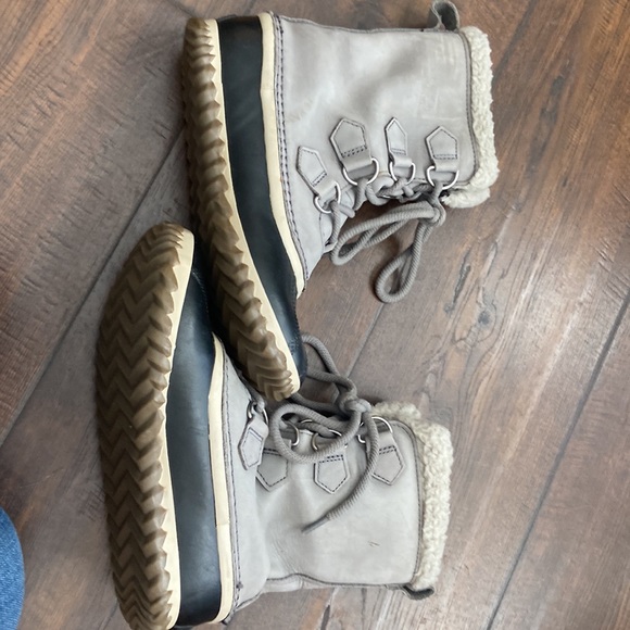 Sorel Waterproof ladies boots- size 7 - Picture 4 of 8